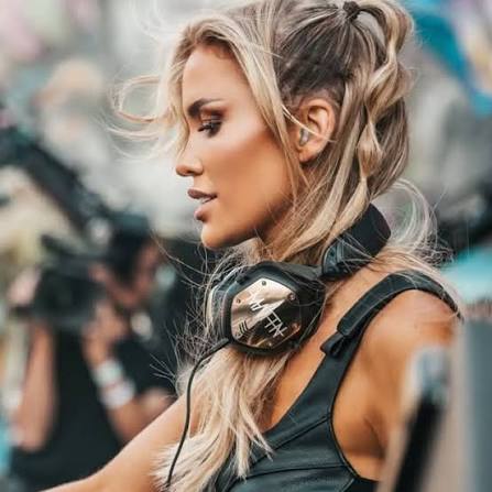 Headliner Anouk Matton